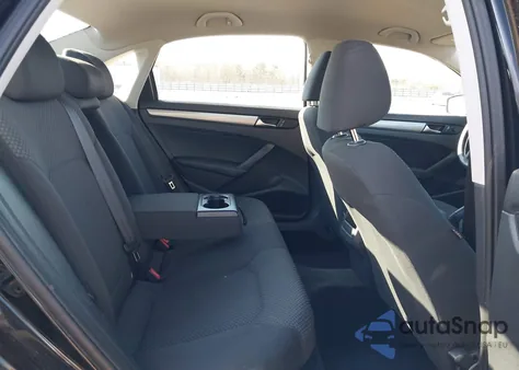 2013 Volkswagen Passat 2.5L S z USA, uszkodzony, nr VIN 1VWAP7A39DC124111